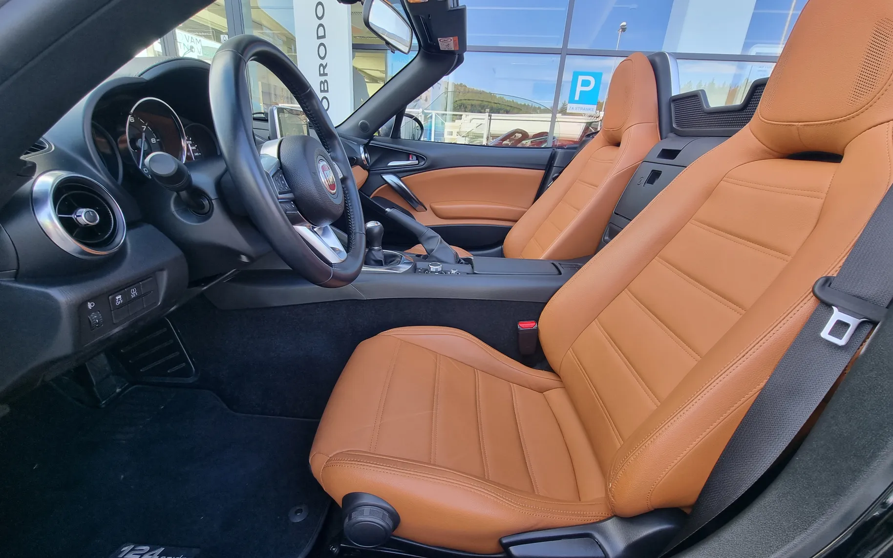 Zunanja slika - Fiat 124 - Spider 1.4 Multiair Turbo Lusso - KOT NOV - SAMO 8.938km - 11