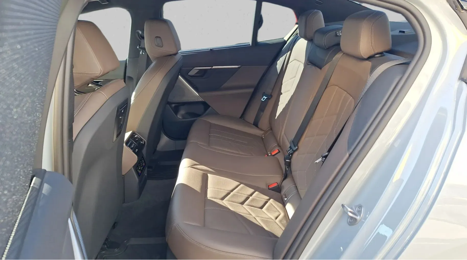 Zunanja slika - BMW Serija 5 - : 520i  AT  M-Sport. iconic glow. HUD. adaptive LED - 14