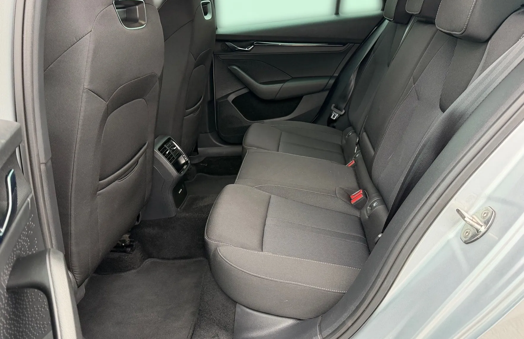Zunanja slika - Škoda Octavia - 2.0 TDI Sportline 110 kW DSG-Keyless-LED-PDC - 11