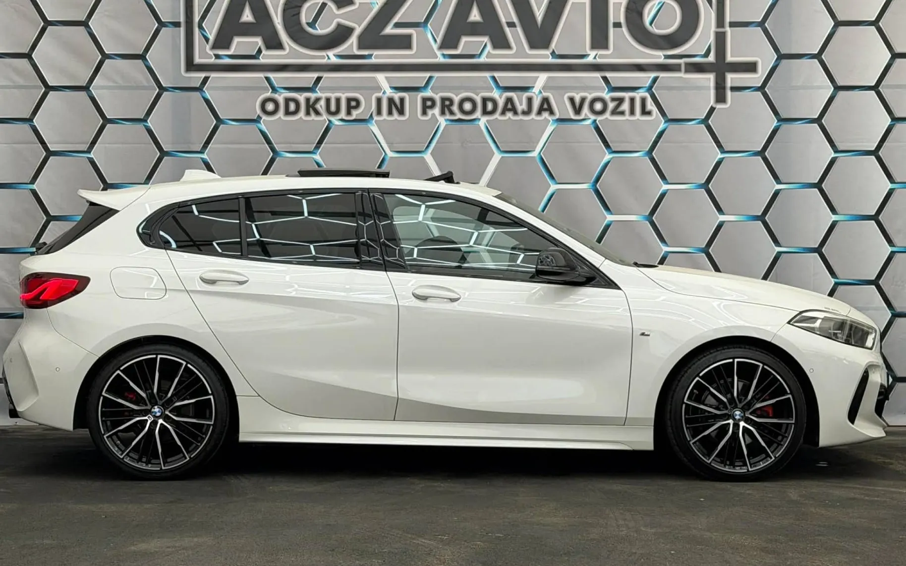 Zunanja slika - BMW serija 1: - 118D•AUT•M PAKET•VIRTUAL•PANO•ACC•KEYLESS•KAMERA•. - 5