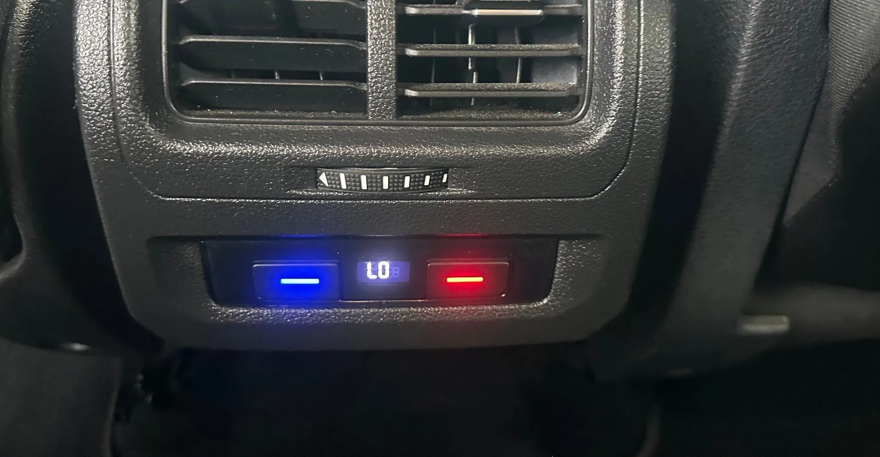 Zunanja slika - Volkswagen Touran - 2.0 TDI DSG.NAVI.KAMERA.NAREJEN VEL.SERVIS+MENJALN - 3
