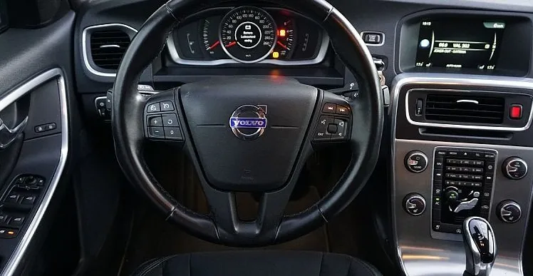Zunanja slika - Volvo S60 - D3 A Momentum+ Xenon +Memory+ Alu 17 +Navi - 12