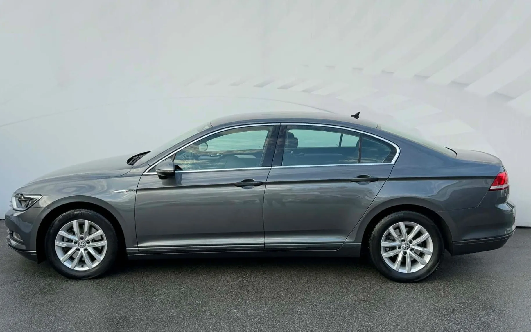 Zunanja slika - VW Passat - 2.0 TDI-4X4 POGON-H LINE-LIZING ZA TUJCE-NAVI- - 6