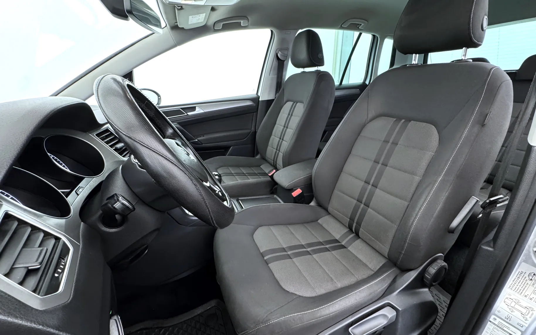 Notranja slika - Volkswagen Golf - Sportsvan 1,6 TDI BMT R-Line Edition - 6