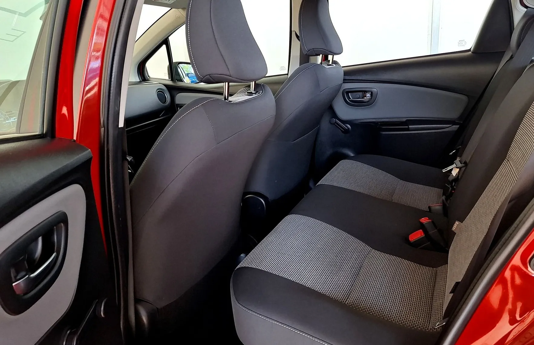 Zunanja slika - Toyota Yaris - 5V 1.5 VVT-i hibrid Trend - 12
