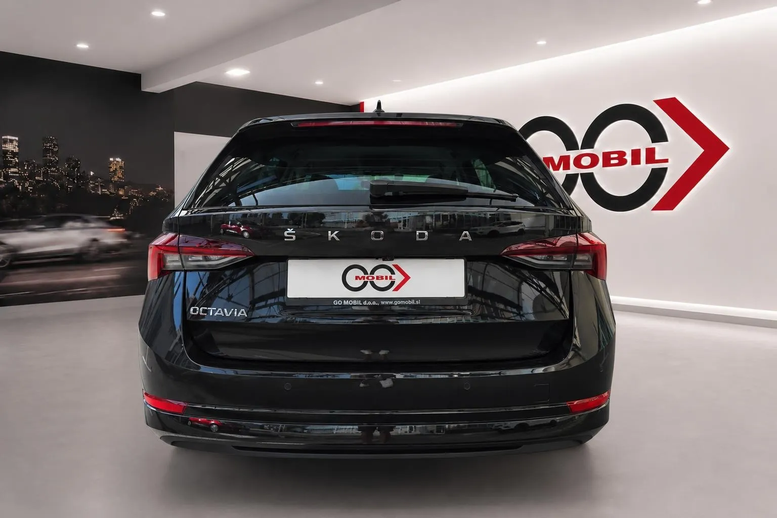 Zunanja slika - Škoda Octavia - Combi 2.0 TDI Style DSG- LED.DCC.kamera.HUD.memory - 6