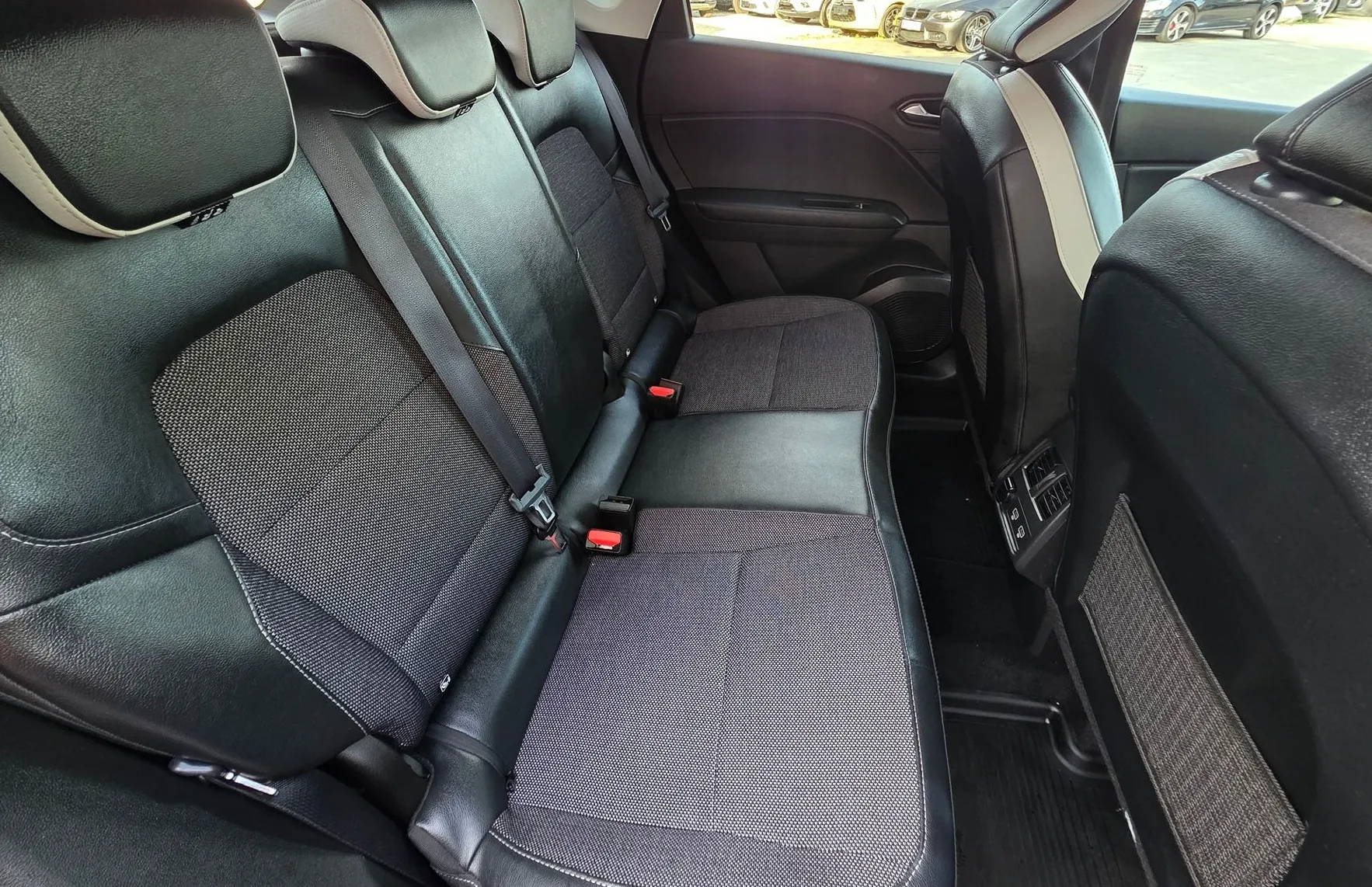 Zunanja slika - Renault Captur - 1.5DCI LIMITED LED-ALU-VIRTUAL-1.LASTNIK-SLOVENSKI - 15