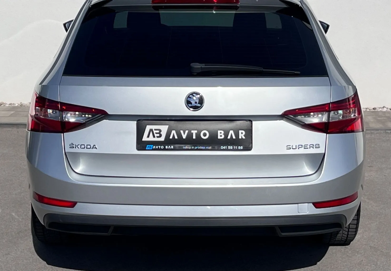 Zunanja slika - Škoda Superb - 2.0 TDI+ALU+TEMP+USB - 7
