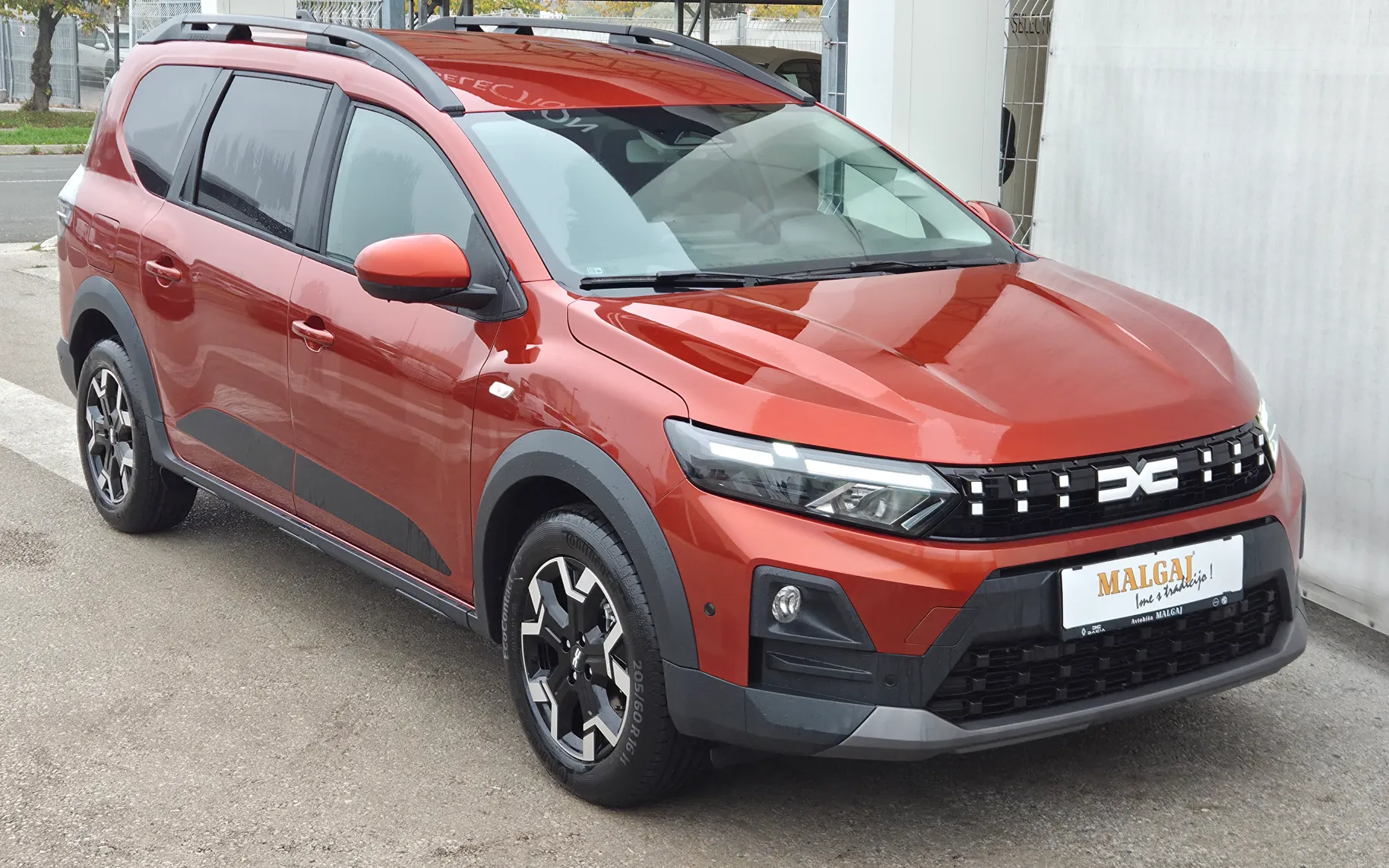 Zunanja slika - Dacia Jogger - Extreme Hybrid 155+7 sedežev+Zimske gume - 4