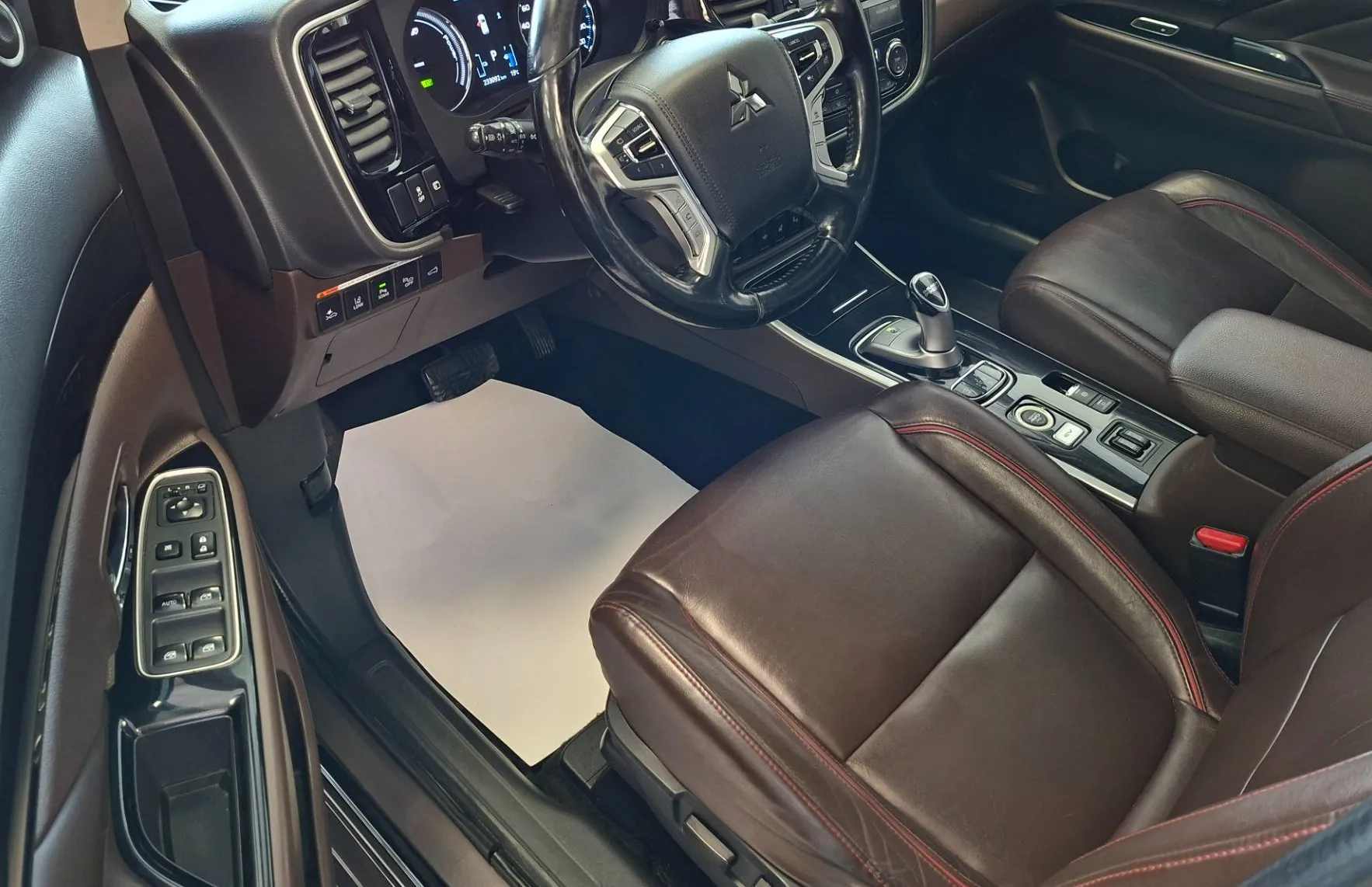 Zunanja slika - Mitsubishi Outlander - PHEV 4WD 2.0 Instyle Navi+ Avt.-SLO-ODLIČEN- - 7