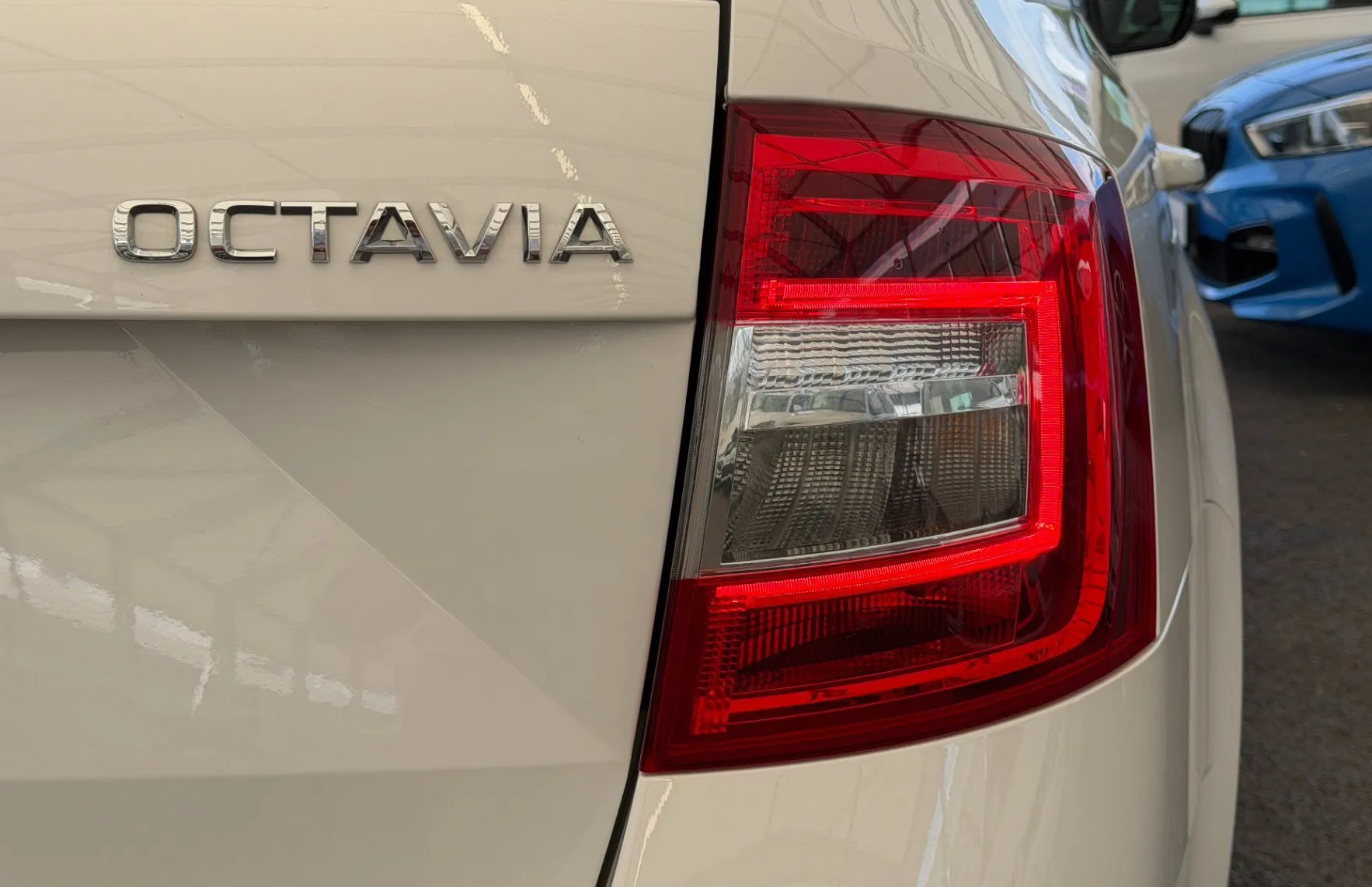 Zunanja slika - Škoda Octavia - Combi Family 2.0 TDI DSG SLO 1.Lastnik - 5