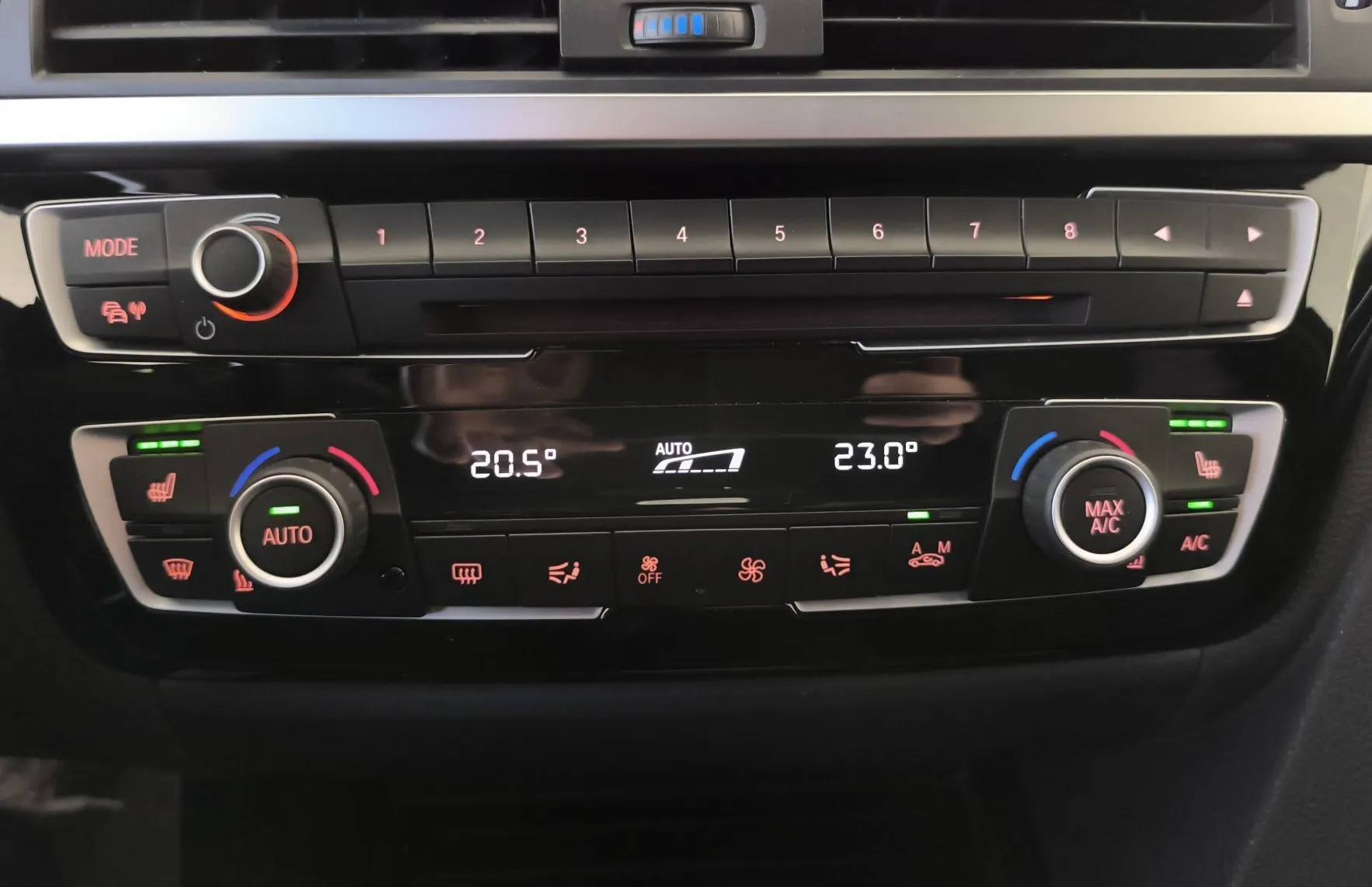 Zunanja slika - BMW Serija 3 - Touring: 318i AVT M SPORT-LED-USNJE-ŠPORTNI SEDEŽI-VIRTU - 18