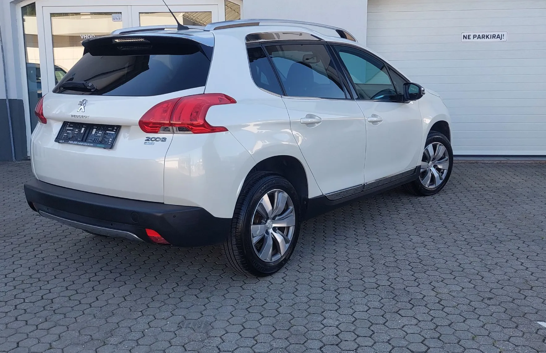 Zunanja slika - Peugeot 2008 - Active 1.2 PureTech - 4