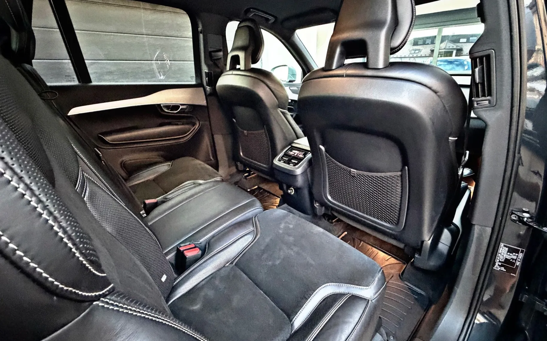 Notranja slika - Volvo XC90 - D5 AWD R-DESIGN•ZRAČNO•KLJUKA•LED•VIRTUAL•NAVI•360 - 11
