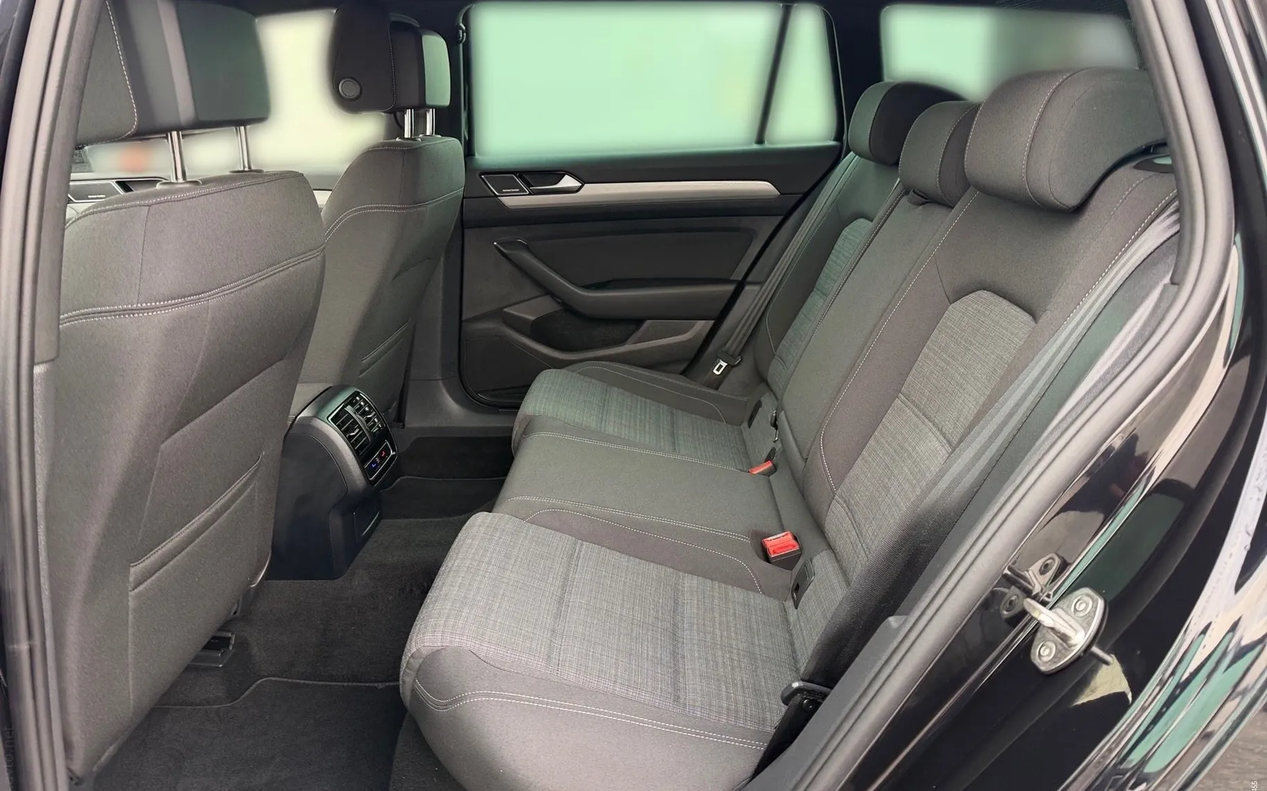 Notranja slika - Volkswagen Passat Variant - 2.0 TDI BMT SCR Business DSG-Vlečna kljuka-Kamera. - 11