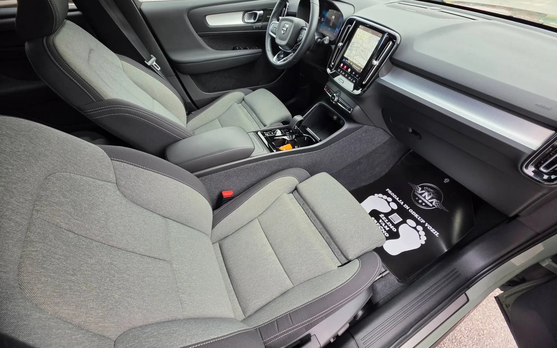 Notranja slika - Volvo XC40 - PLUS DARK AT |VIRTUAL|HARMAN|MEMORY|KAMERA|KLJUKA - 9