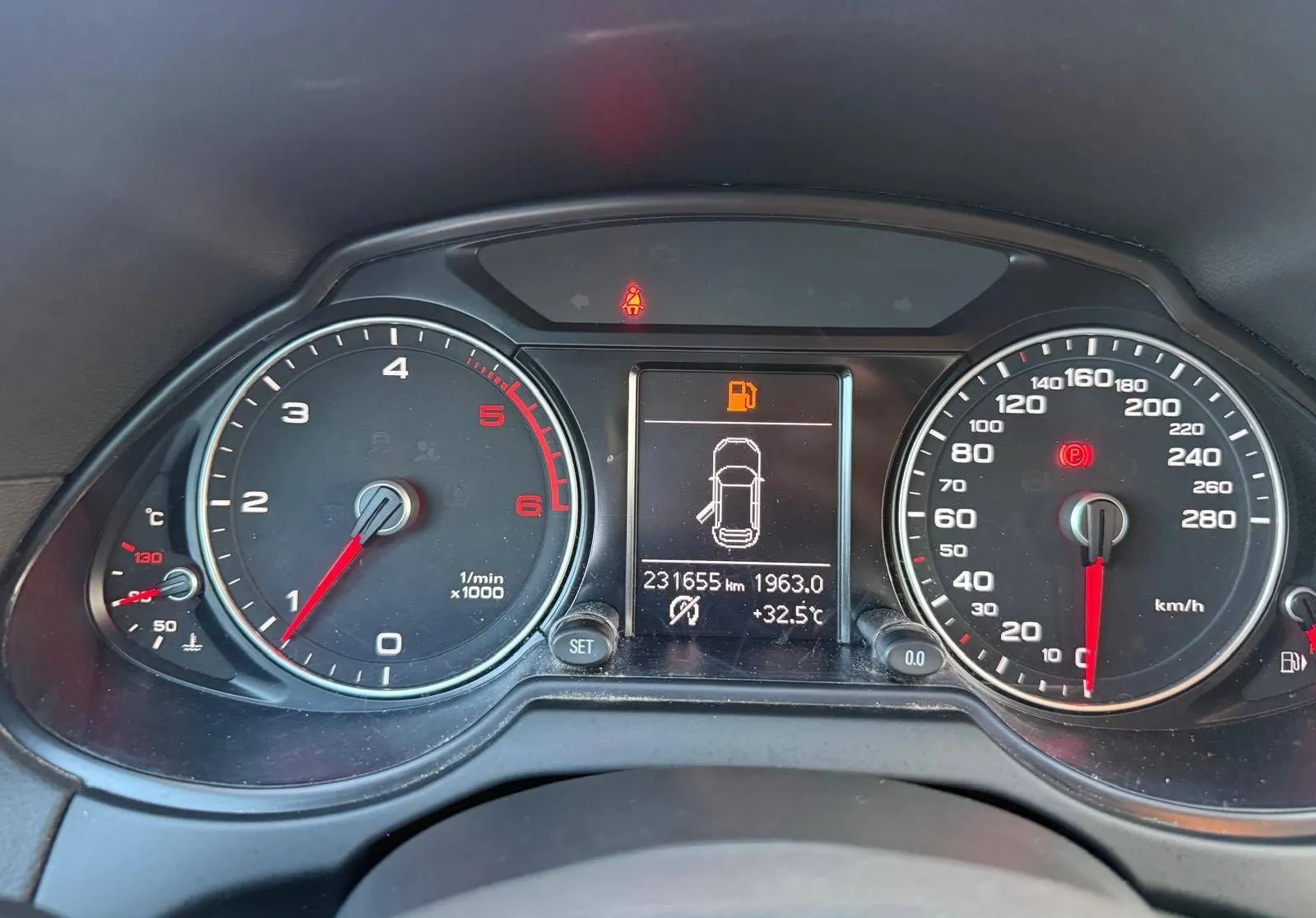Notranja slika - Audi Q5 - quattro 2.0 TDI ROČNI VLEČNA KLJUKA - 10