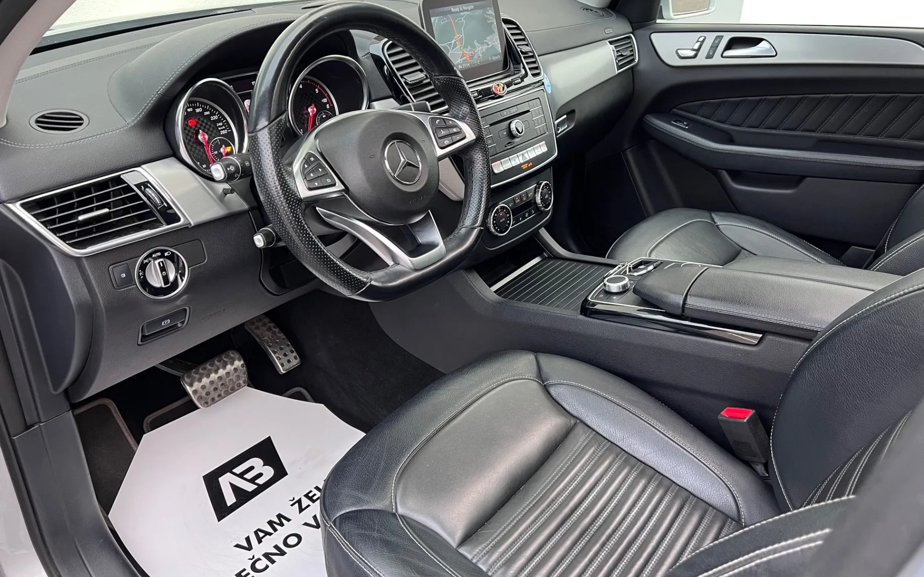 Notranja slika - Mercedes-Benz GLE coupe - 350 d 4MATIC+AMG+FULL LED+PANORAMA+NAVI+KLJUKA+... - 9
