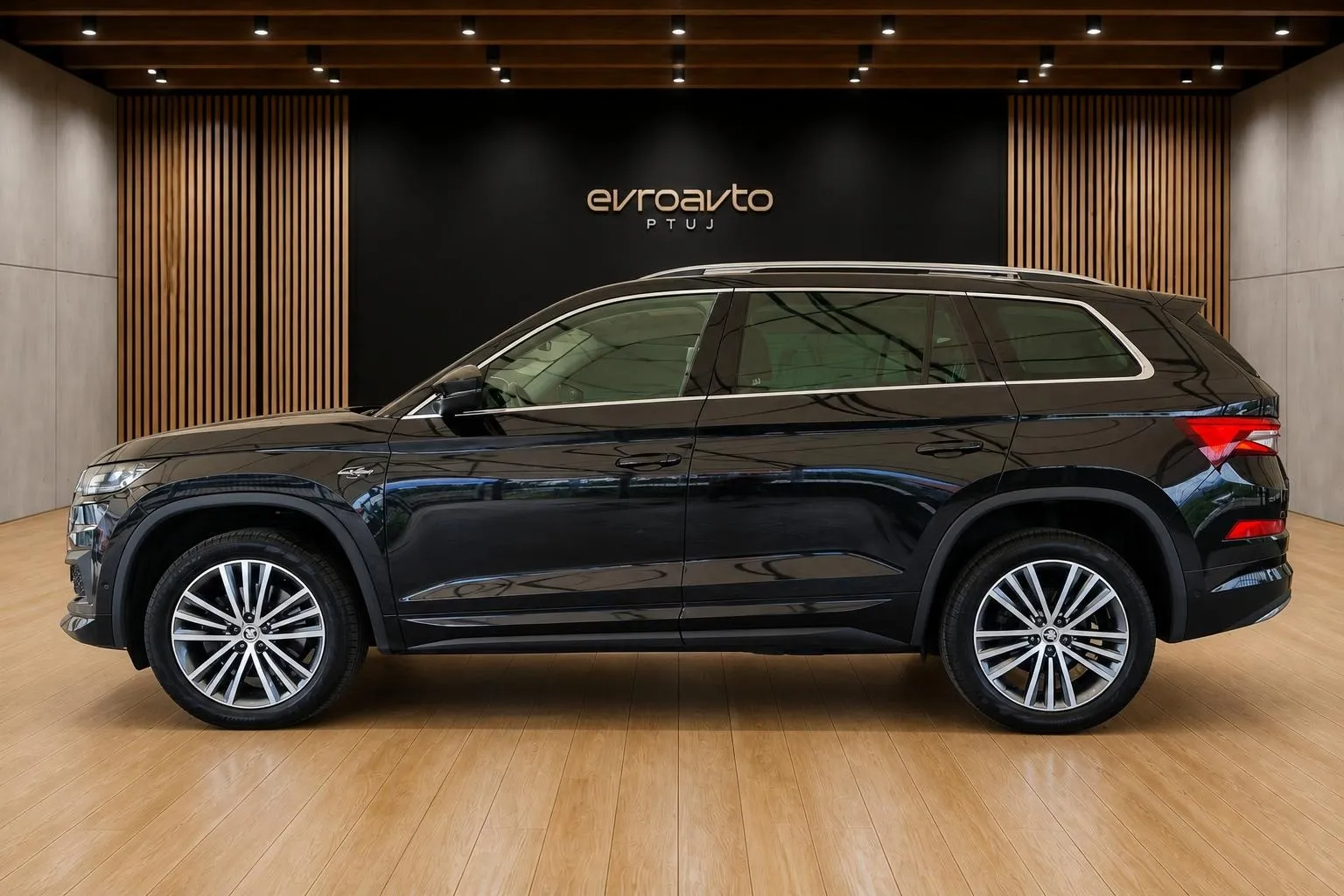 Notranja slika - Škoda Kodiaq - 4x4 2.0 TDI L K DSG  Laurin   Klement•Panorama - 7