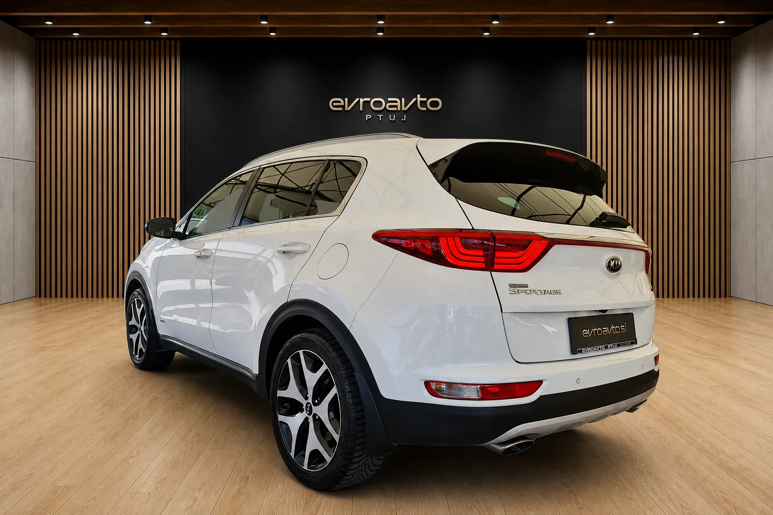 Notranja slika - KIA Sportage - 4WD 1.6 T-GDI GT-Line•1 Lastnik•Slovensko poreklo. - 7