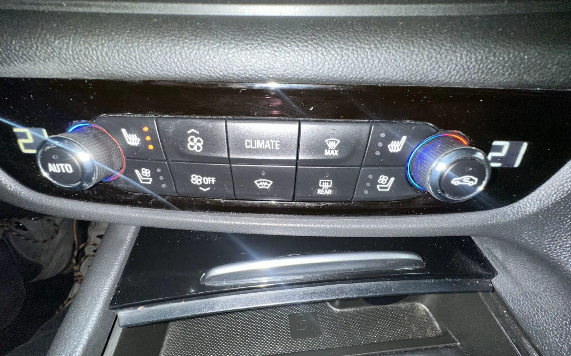 Notranja slika - Opel Insignia - 2.0 CDTI Innovation.NEMŠKI+4ALU.KAMERA.USNJE.DIZEL - 9