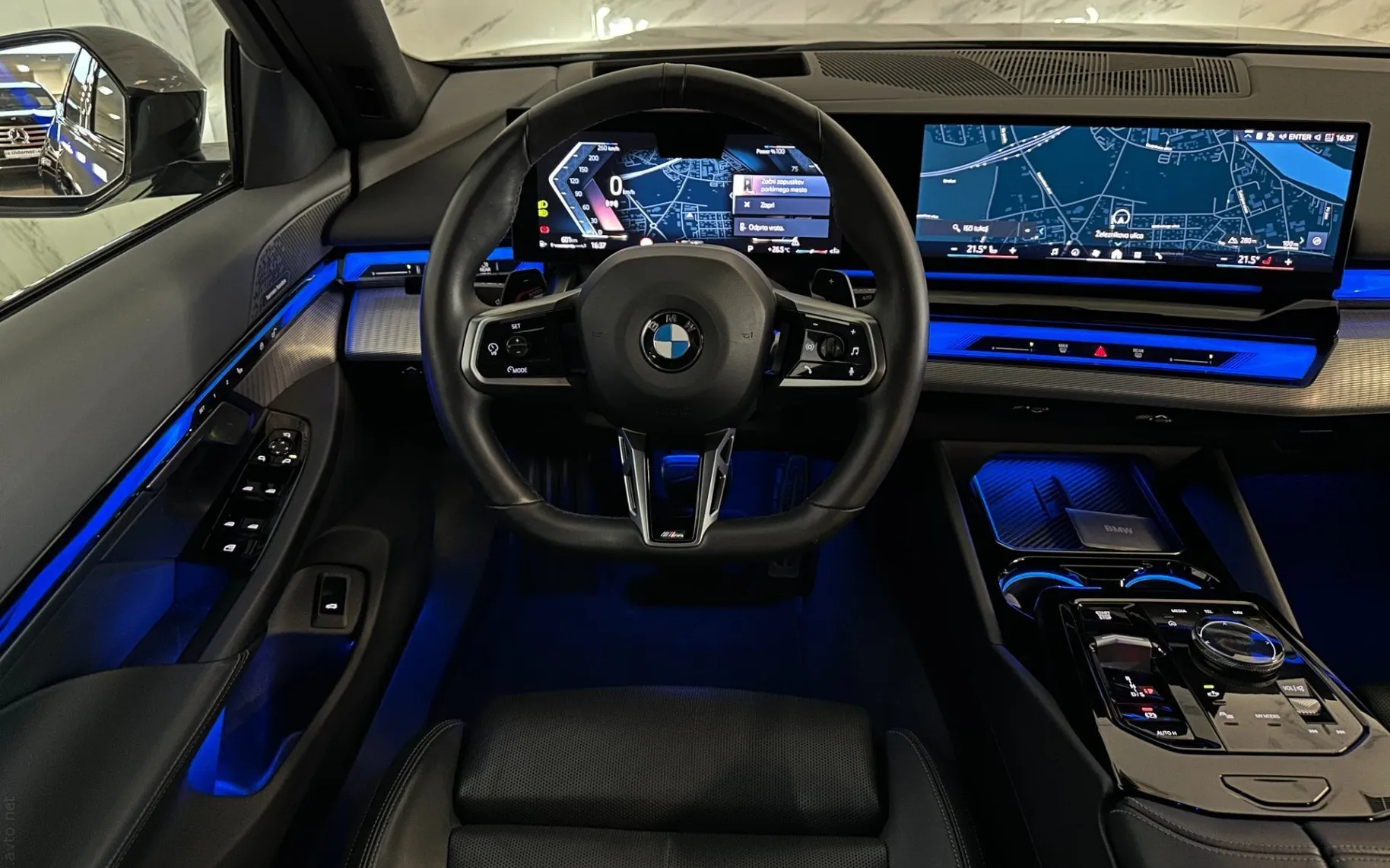 Notranja slika - BMW serija 5 Touring: - 20d|M-Pro|IconicG|Hlajenje|360K|Harman|HUD|Mem PUD - 10