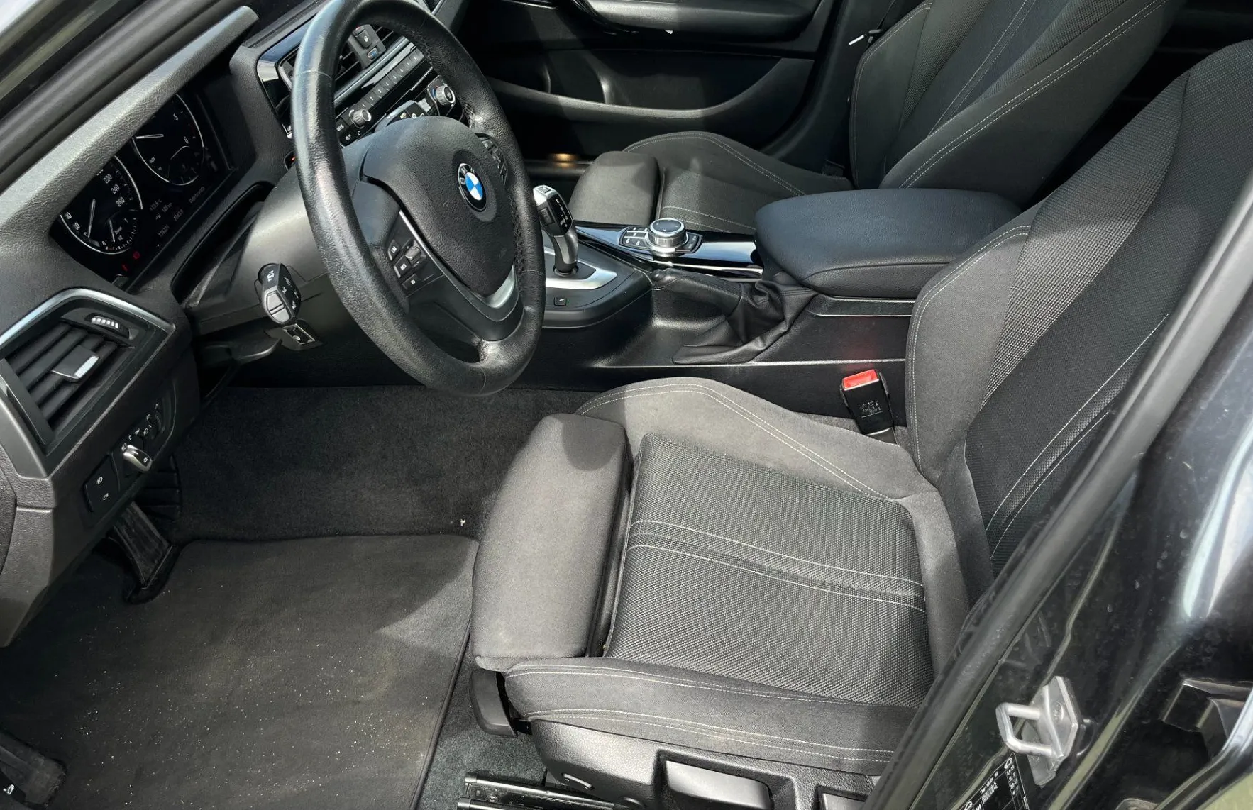 Zunanja slika - BMW Serija 1 - : 116d Sport Line AVT. LED. PANO. 2X PDC. TEMPOM. - 12
