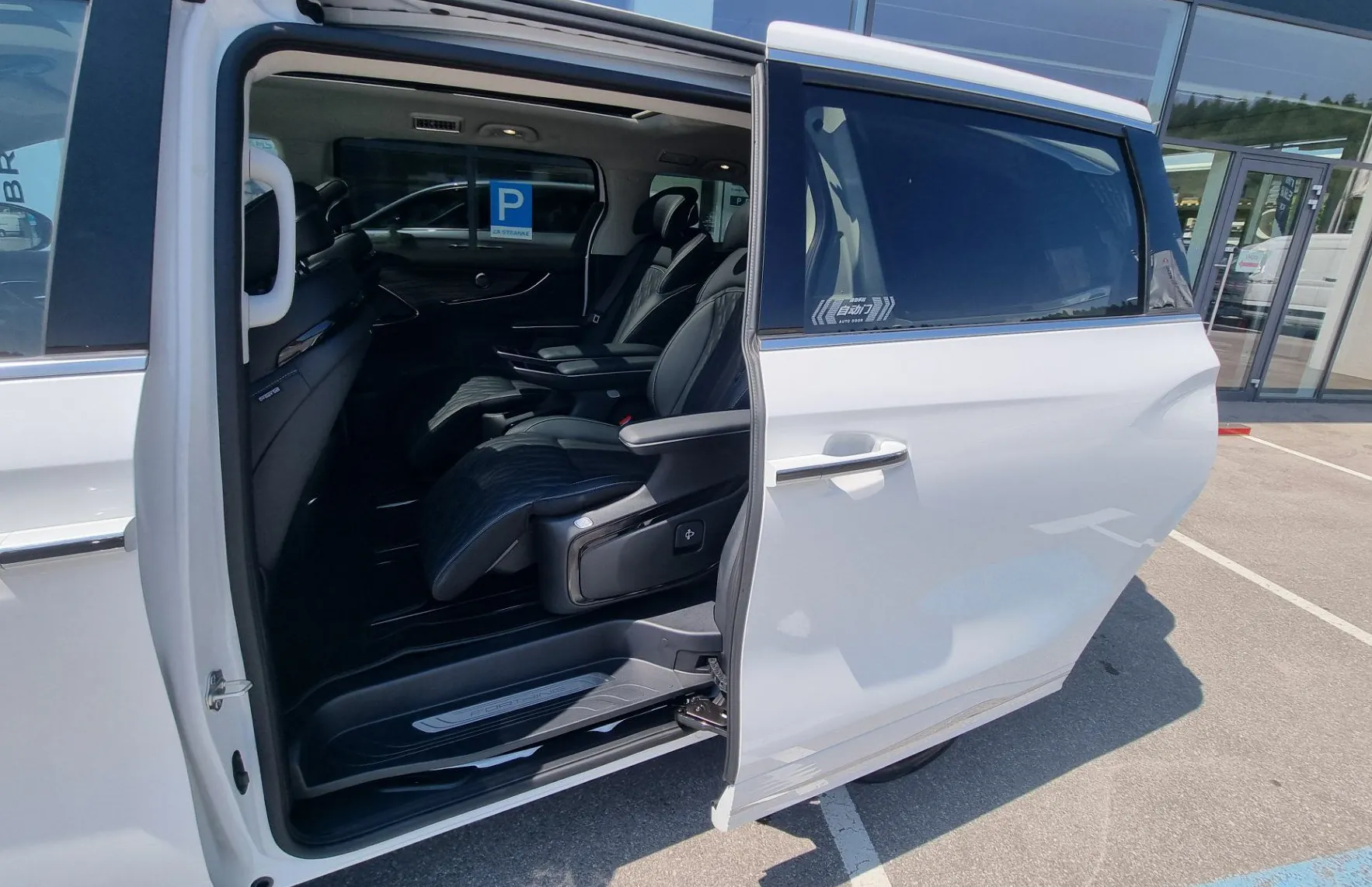 Zunanja slika - Forthing V9 - 1.5T PHEV - 7 SEDEŽEV - BOGATA OPREMA - NA ZALOGI - 18