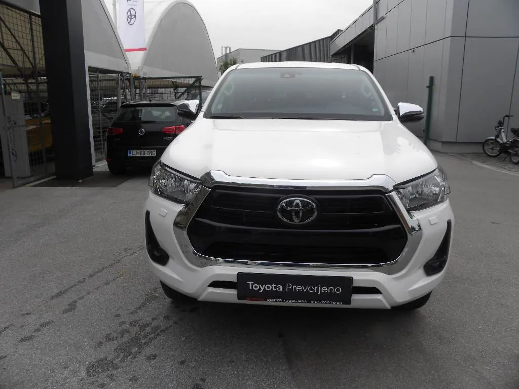 Zunanja slika - Toyota HILUX DOUBLE CAB - Toyota Hilux MY25 2.8 D-4D HYBRID 48V DC A T6 CITY PLUS - 2
