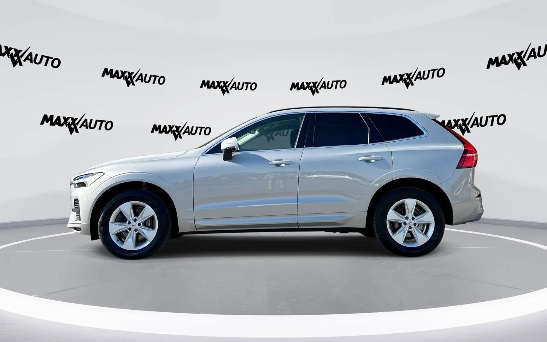 Notranja slika - Volvo XC60 - B4 D AWD Core Avt. - 8