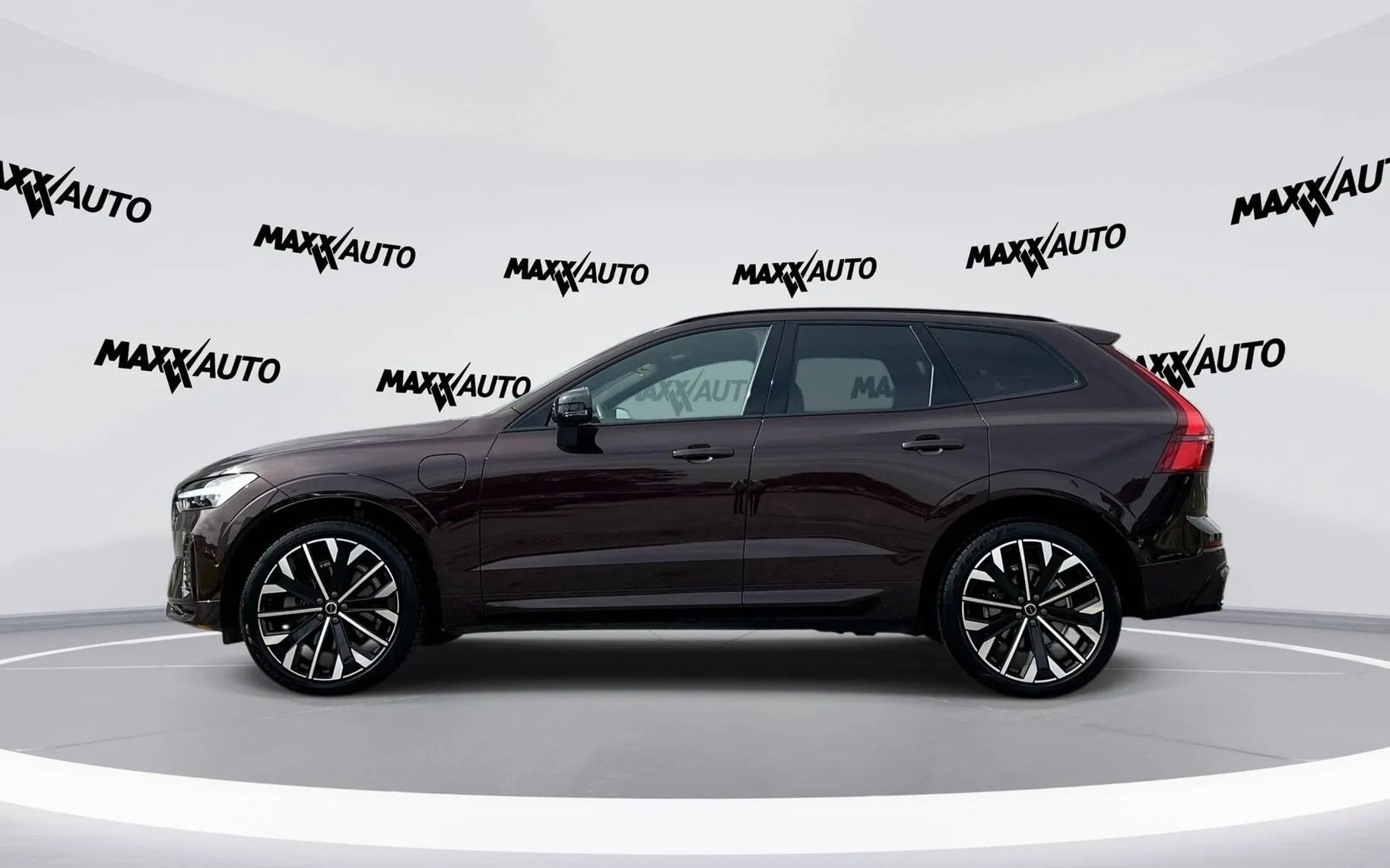 Notranja slika - Volvo XC60 - T8 AWD Recharge Twin Engine Ultra Dark Avt. - 8