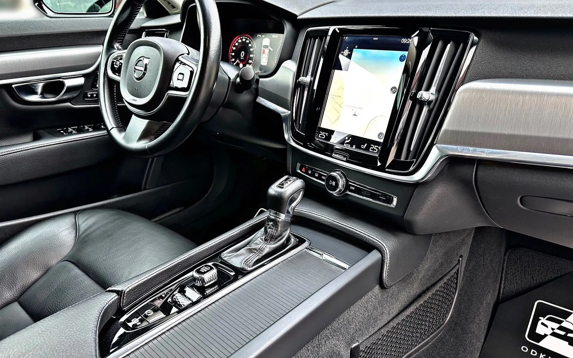 Notranja slika - Volvo S90 - D4 AVT•VIRTUAL•LED•KAMERA•PILOT•ODLIČEN... - 12