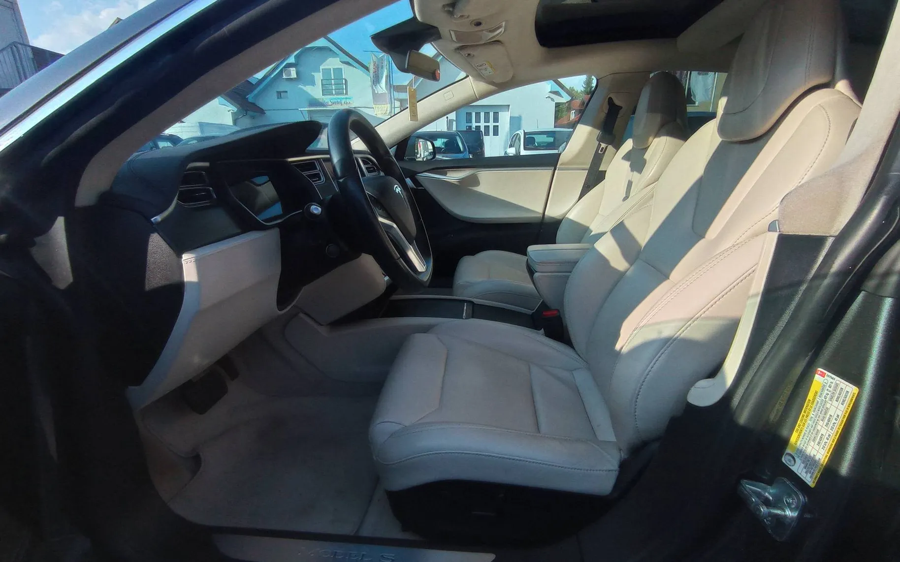 Zunanja slika - Tesla Model S - Model S - 8