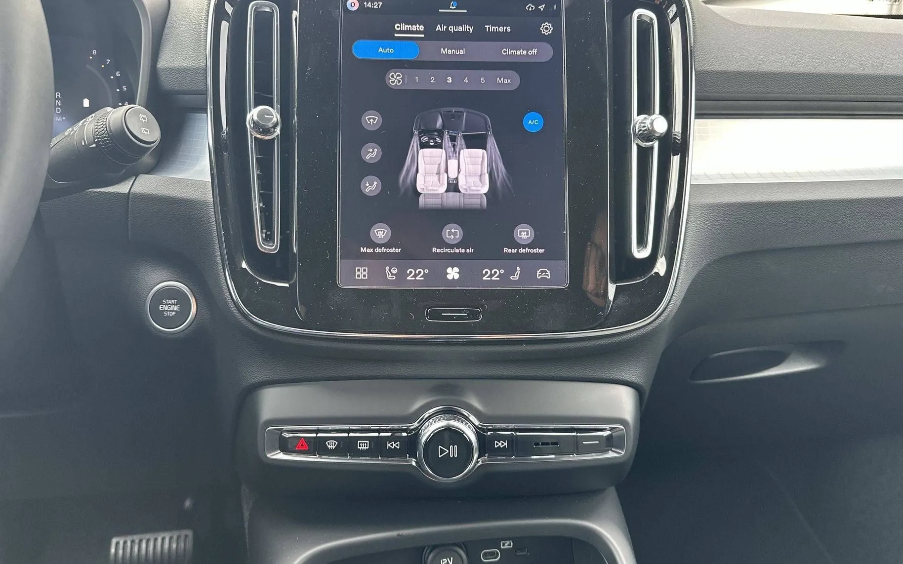Notranja slika - Volvo XC40 - B3 P Plus Dark Avt. - 19