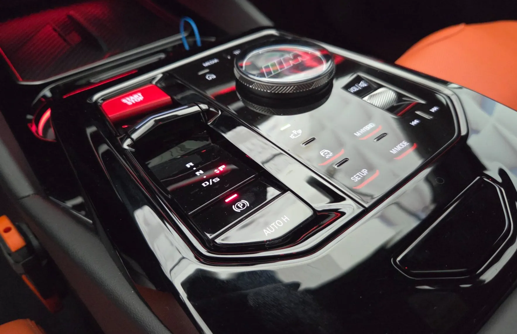 Zunanja slika - BMW M5 - Touring-RADAR-KLJUKA-KAM360-KEYLESS-HUD - 19