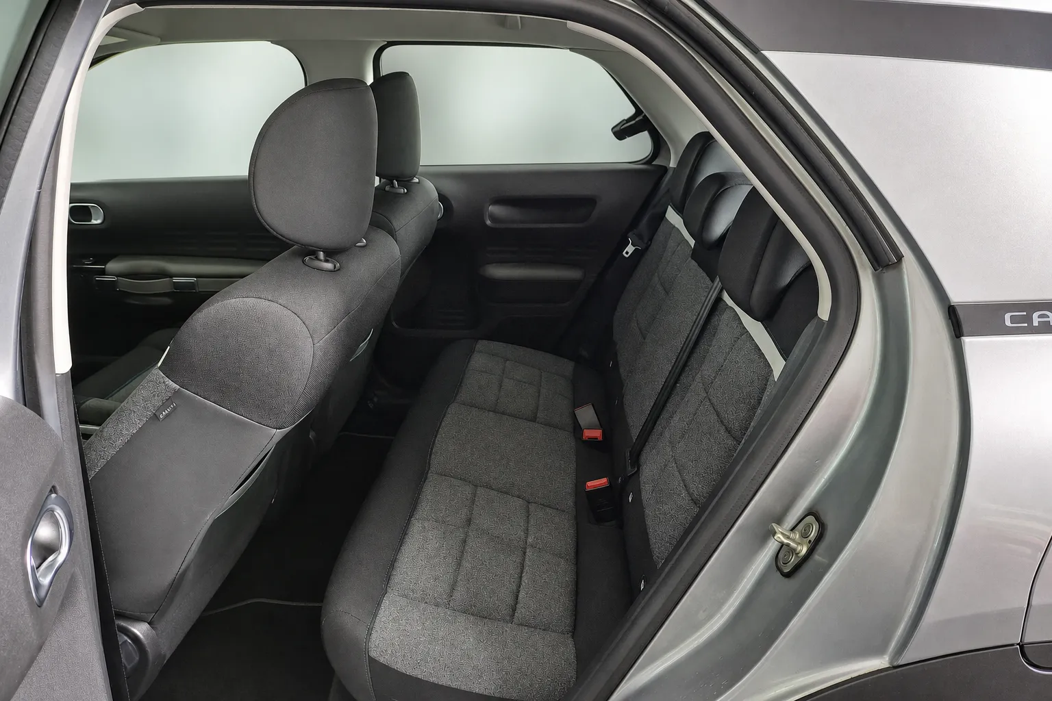 Notranja slika - Citroën C4 Cactus - 1.2 PureTech 130-M 2019-1 LASTNIK-GARANCIJA - 12