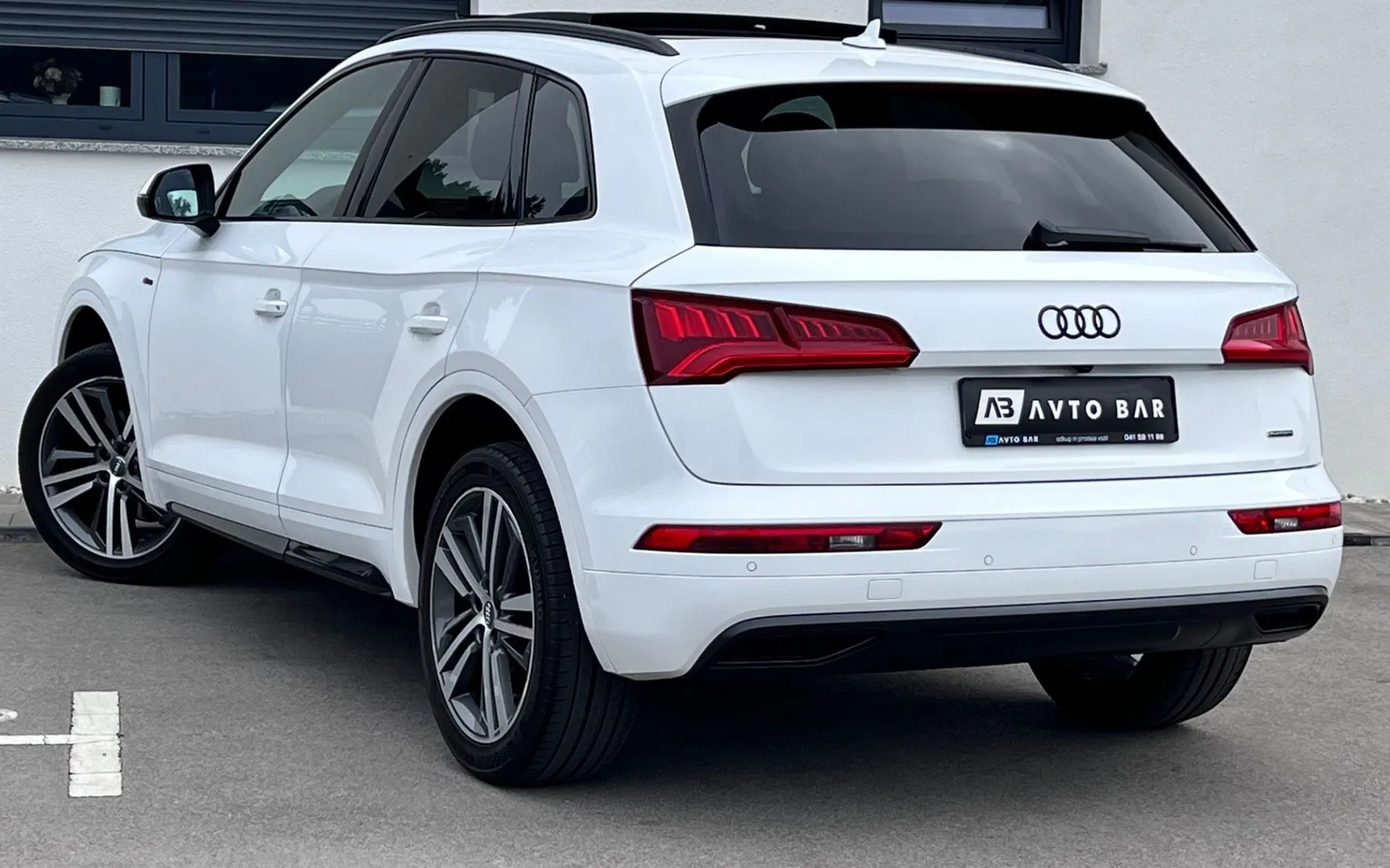 Notranja slika - Audi Q5 - 2.0 TDI+3xS-Line+VIRTUAL+Q+PANO+ACC+AMBI - 8