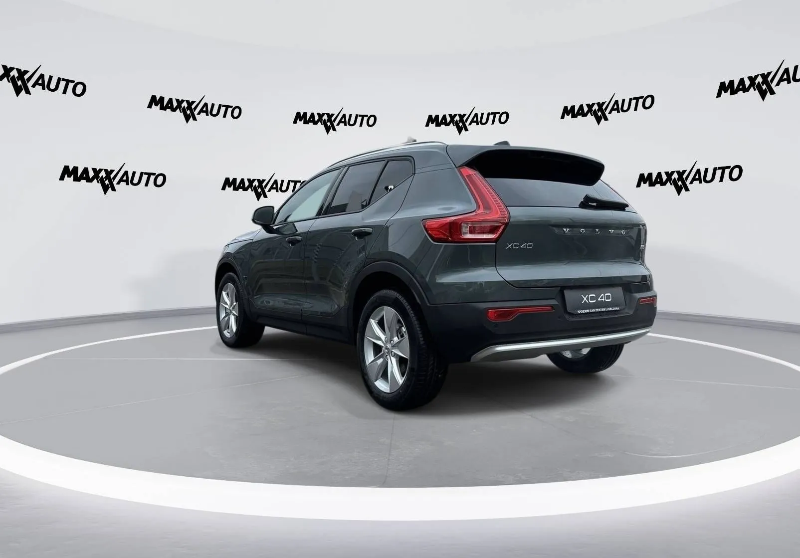 Notranja slika - Volvo XC40 - B3 P Core AT DCT... - 7