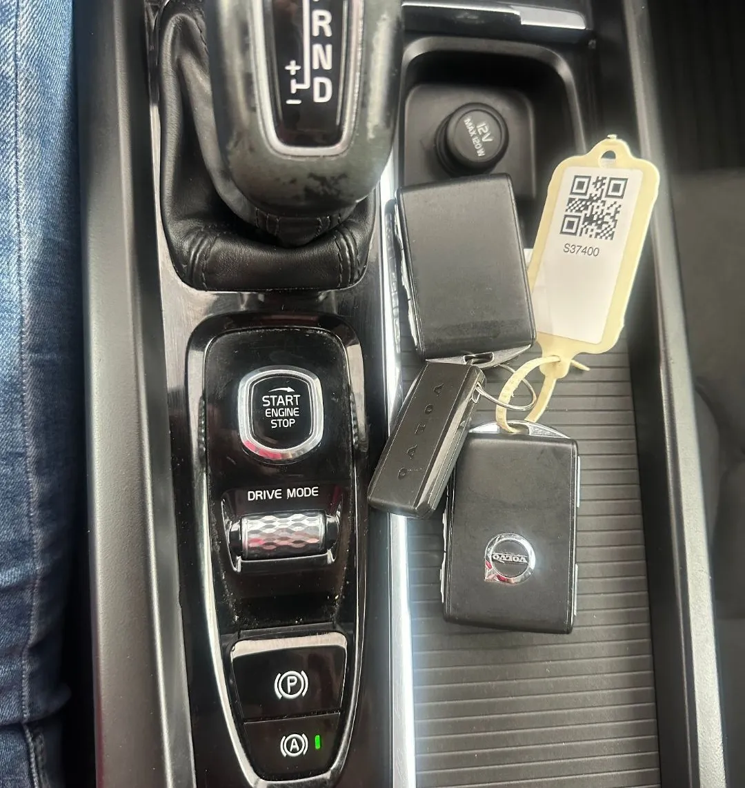 Zunanja slika - Volvo V60 - D3 Momentum Pro Avt+4 ALU.USNJE.NAVI.4X4.TOP - 16