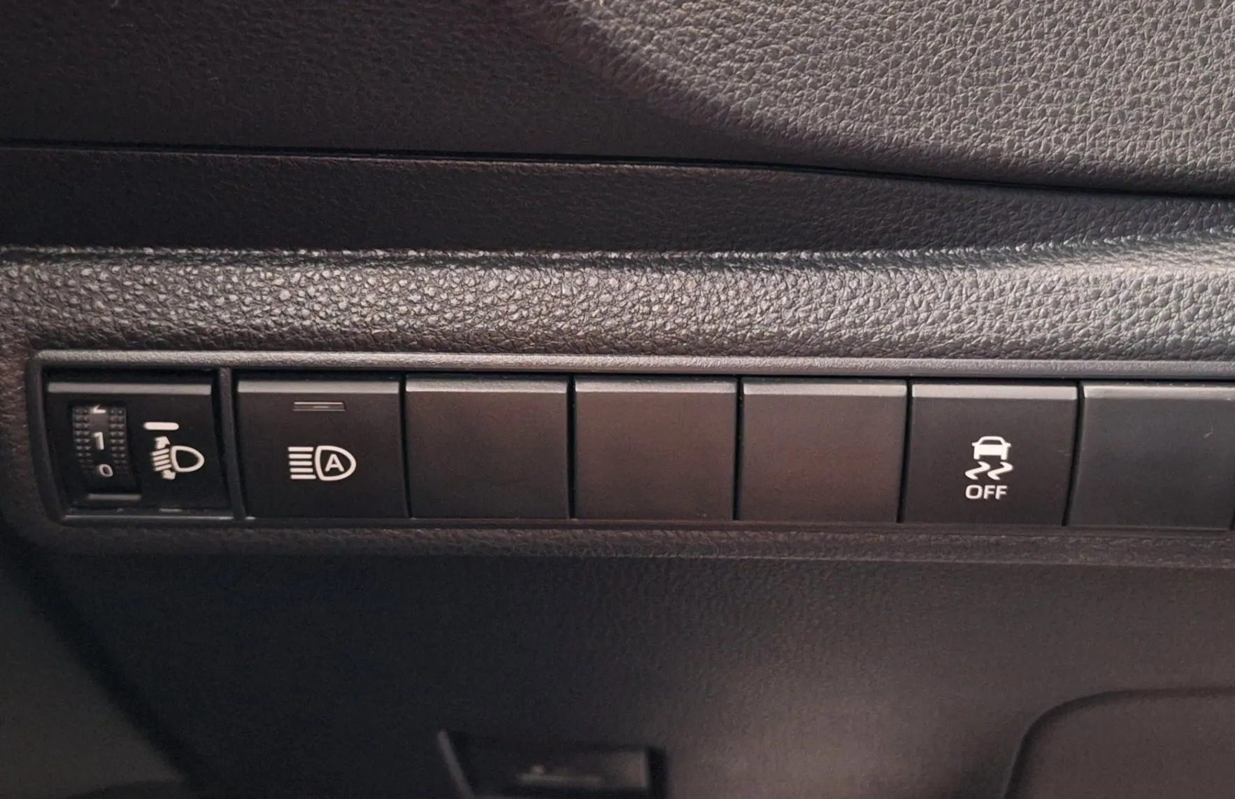 Zunanja slika - Toyota Corolla - TS Hybrid 1.8 VVT-i Terra Black Pack - 19