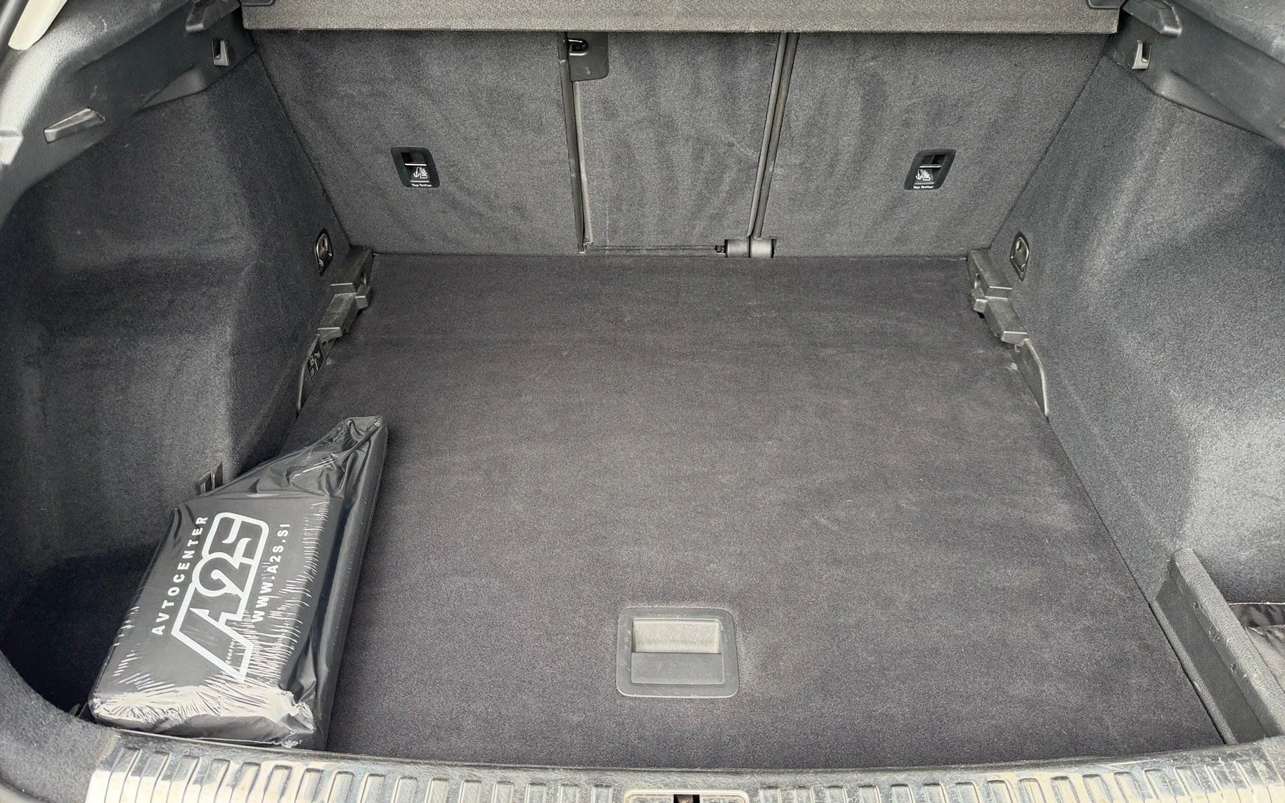 Notranja slika - Audi Q3 - 35 TDI S line S tronic-SLO-ACC-Mrtvi kot-Ambient.. - 12