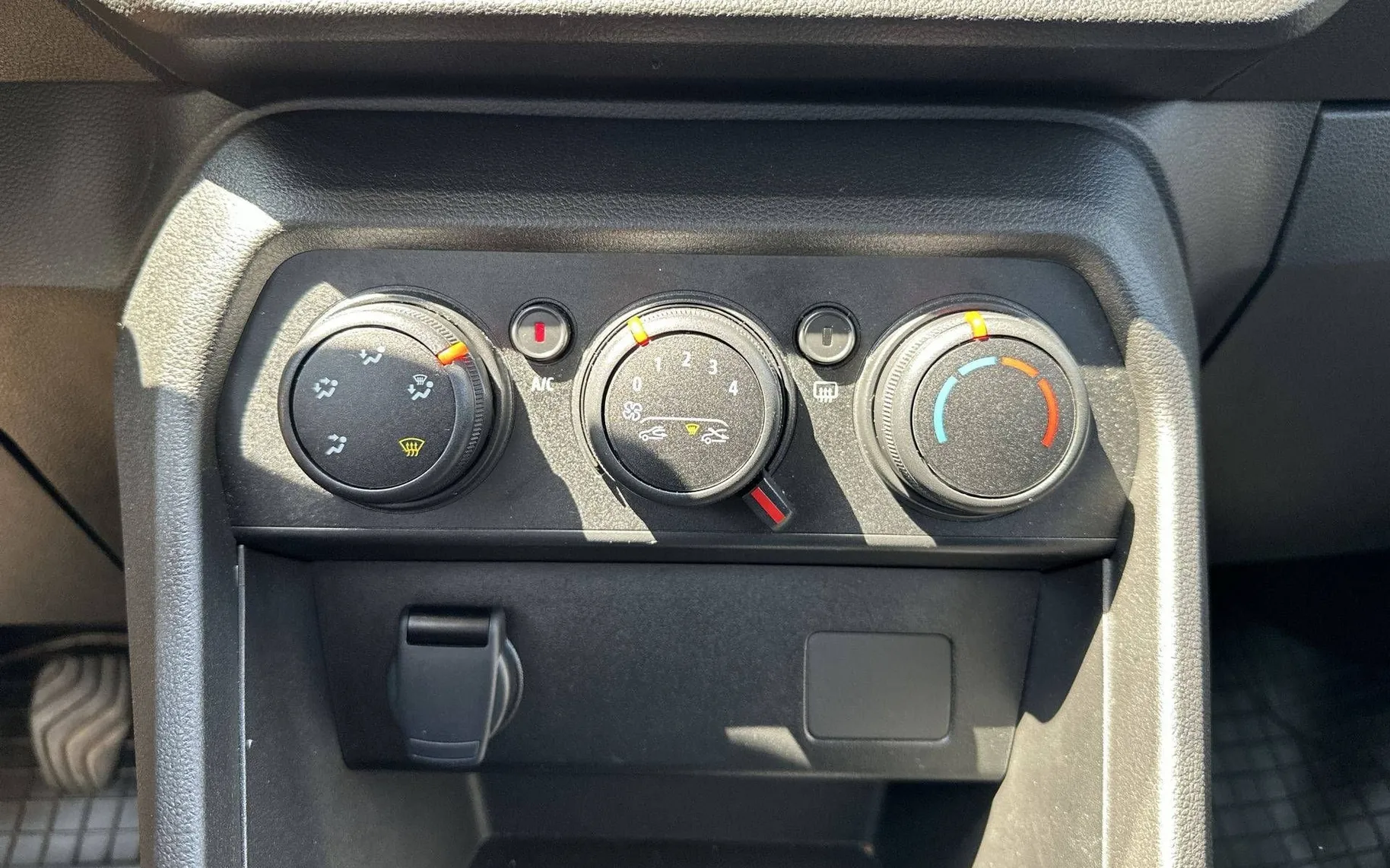 Notranja slika - Dacia Sandero - Stepway 1.0 TCe 90 Essential - 18
