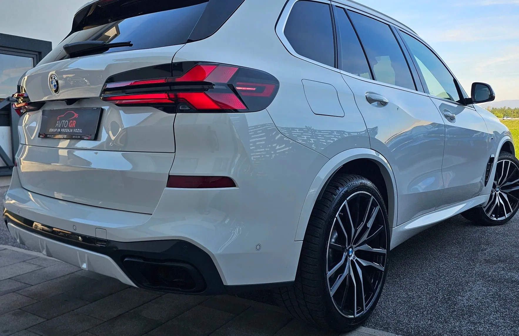 Zunanja slika - BMW X5 - serija : xDrive40i Avt.- Le 49.000km-LED-22COL- HUD-KAM360 - 10