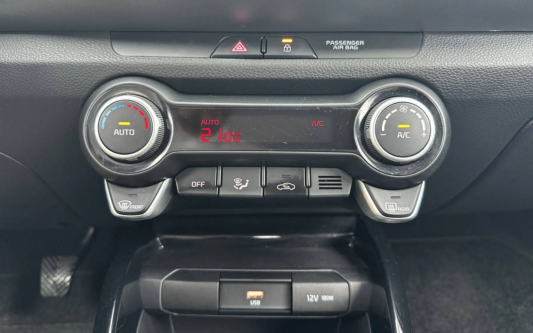 Notranja slika - KIA Stonic - 1.0 T-GDi EX Urban ISG - 19