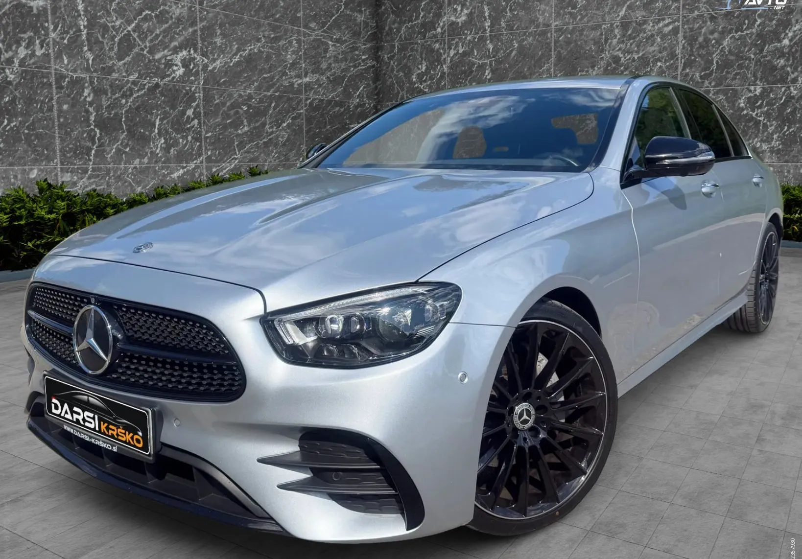 Zunanja slika - Mercedes-Benz E-Razred - E220d AMG WIDE MULTIBEAM WEBASTO PRIKLOP ALU20 - 1
