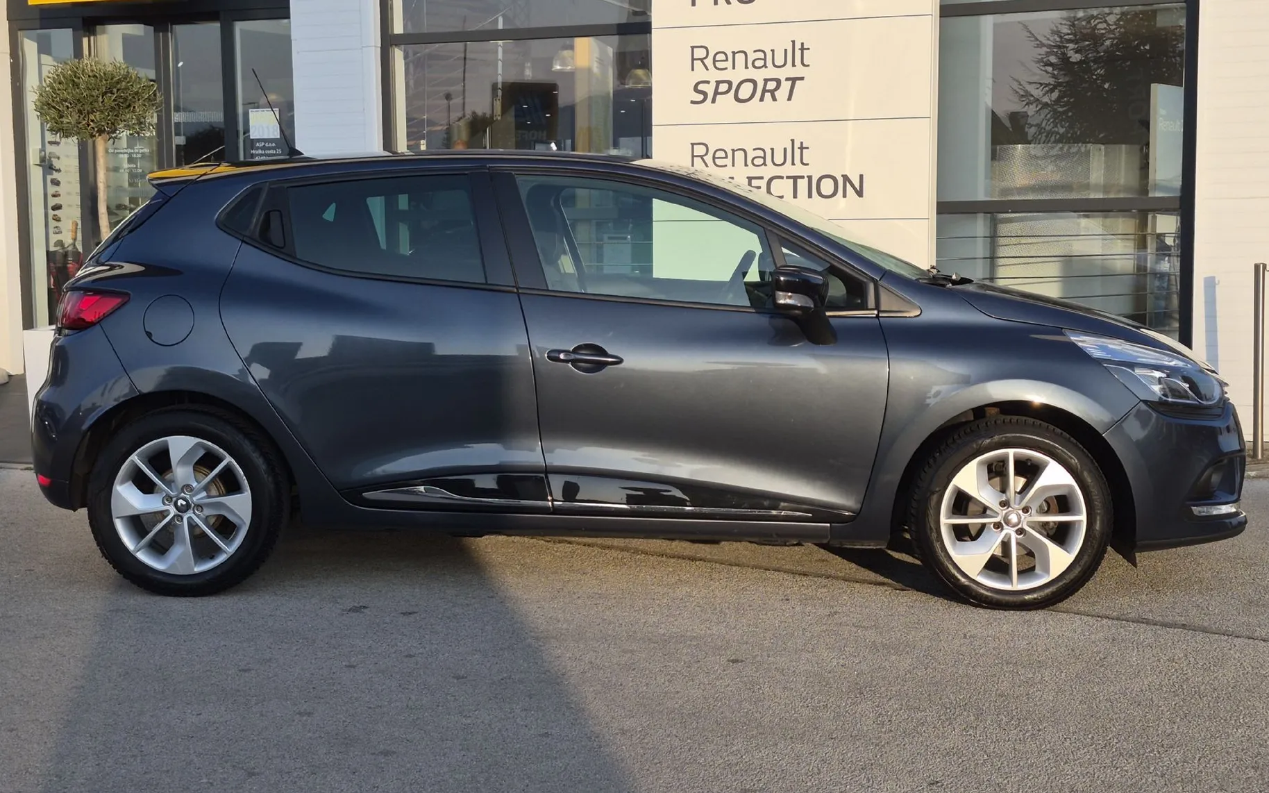 Zunanja slika - Renault Clio - Limited 1.2 16v - 4