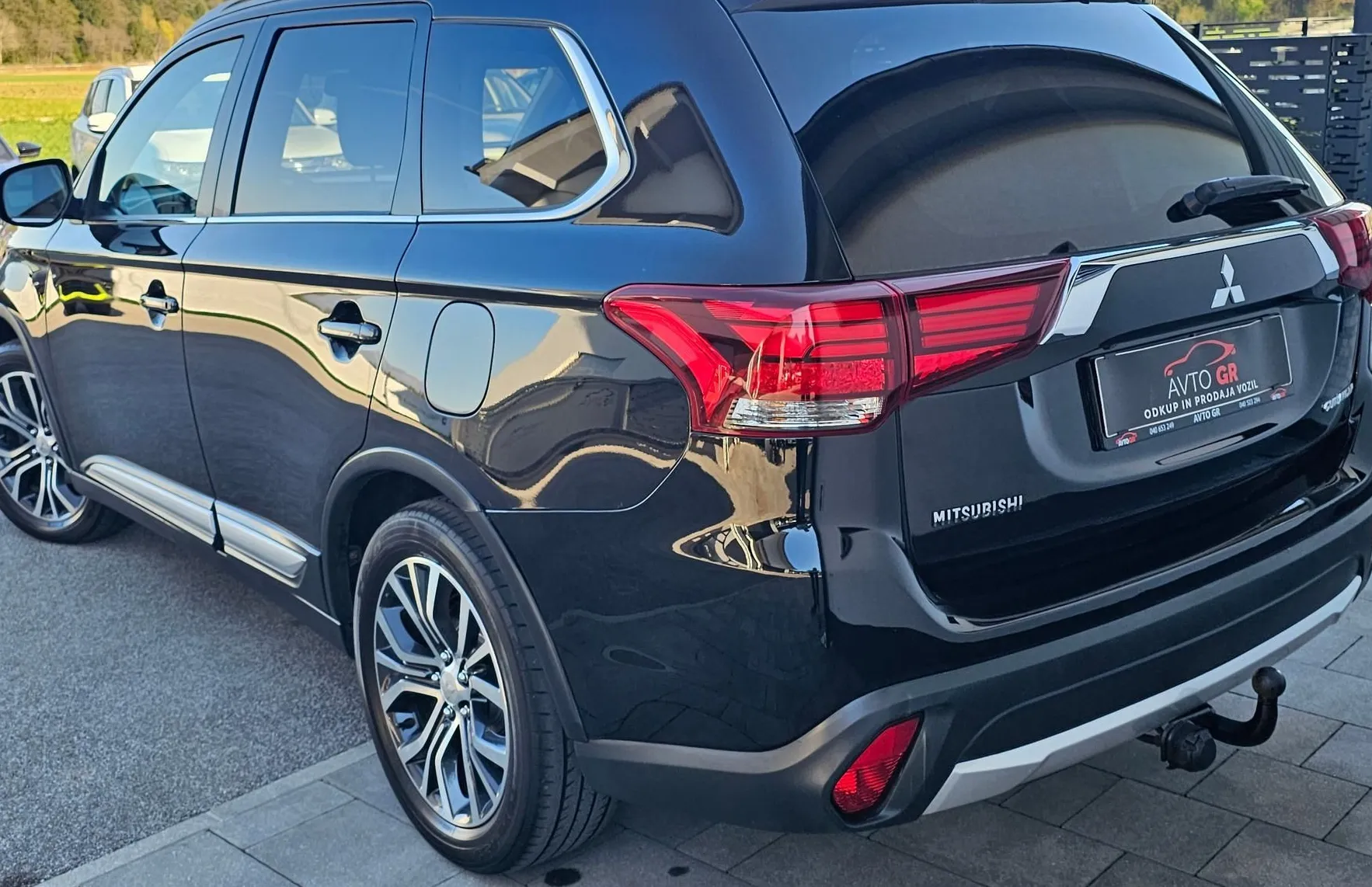 Zunanja slika - Mitsubishi Outlander - 4WD 2.2 DI-D Instyle+ Avt.-le 104.000km-Odličen- - 7
