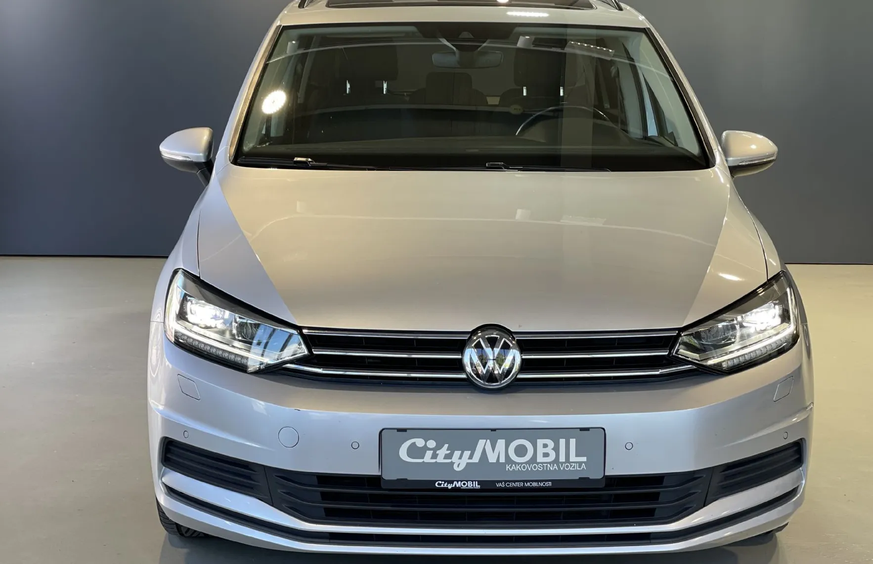 Zunanja slika - VW Touran - PANORAMA-NAVIGACIJA-ALCANTARA-GRETJE-DSG-ALU-LED - 2