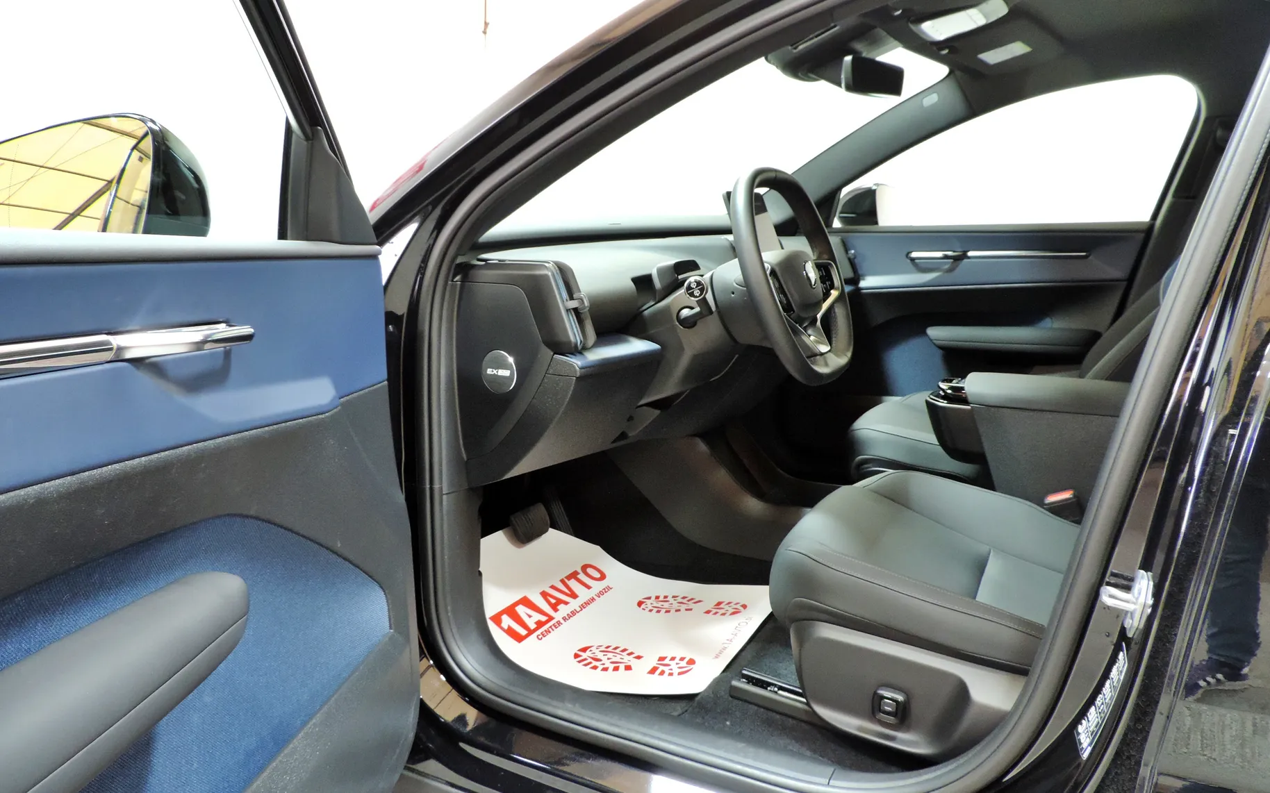 Zunanja slika - Volvo EX30 - Single Motor  51 kWh  Plus - 9