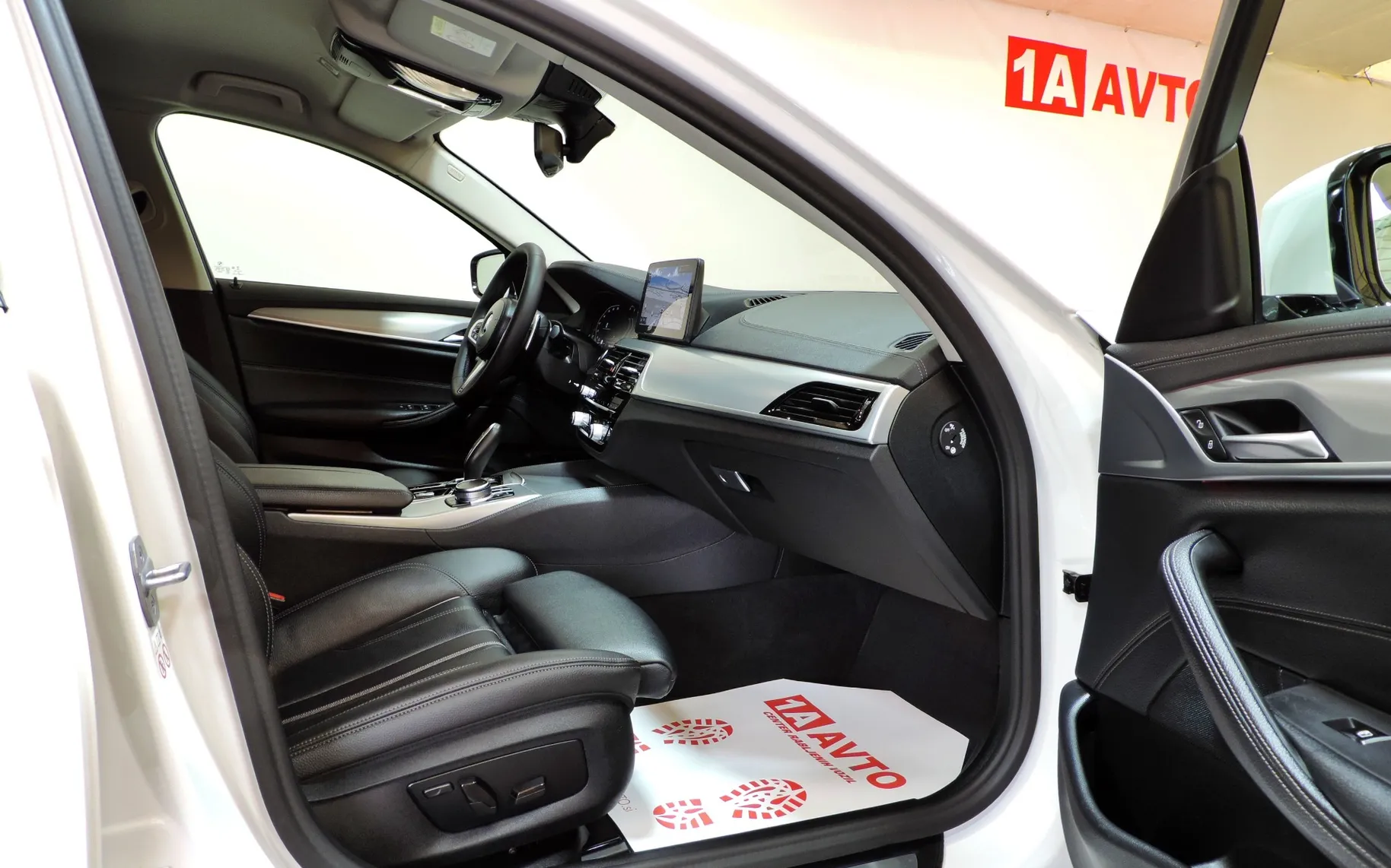 Zunanja slika - BMW Serija 5 - 520d xDrive Touring Avt. Luxury - 11